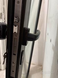 Porta con vetro blindato