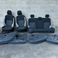 Sedili grigi Dacia Logan MCV 2015 station wagon