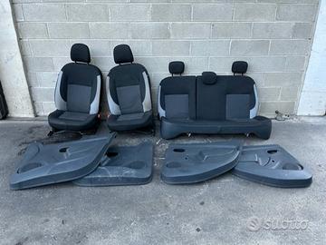 Sedili grigi Dacia Logan MCV 2015 station wagon