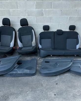 Sedili grigi Dacia Logan MCV 2015 station wagon