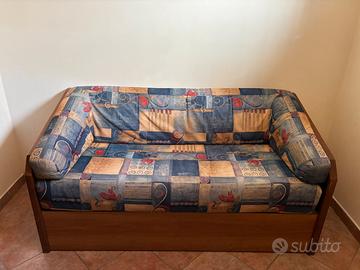 Divano in legno massiccio con schienale rimovibile