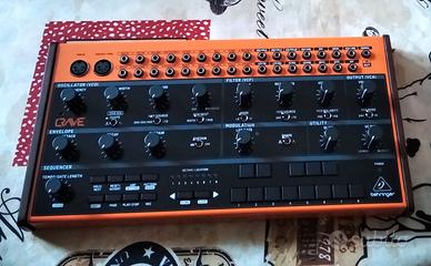 BEHRINGER CRAVE - SINTETIZZATORE ANALOG SEMI-MOD.