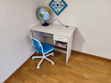 scrivania più sedia 