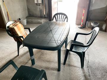 Tavolo da giardino con 4 sedie