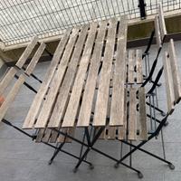 Tavolo e sedie da esterno