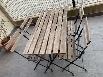 Tavolo e sedie da esterno