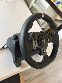 Volante con pedaliera