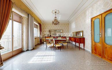 NOVITÀ! Intero stabile con Loc. Commerciale e 2 Ap