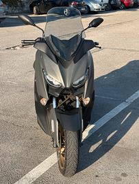 Yamaha xmax tech max 300