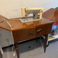 Macchina da cucire Necchi mod. 204