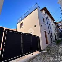 CASA SEMINDIPENDENTE A L'AQUILA