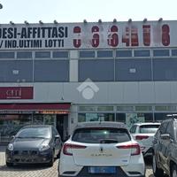 NEGOZIO A CARONNO PERTUSELLA