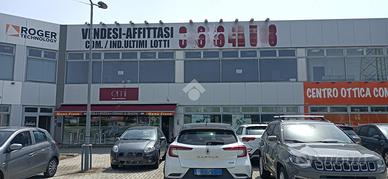 NEGOZIO A CARONNO PERTUSELLA