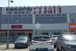 NEGOZIO A CARONNO PERTUSELLA