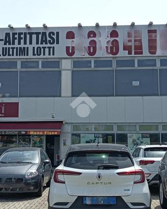 NEGOZIO A CARONNO PERTUSELLA