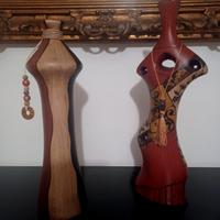 Coppia di vasi in terracotta decorata 