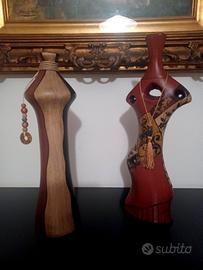 Coppia di vasi in terracotta decorata 
