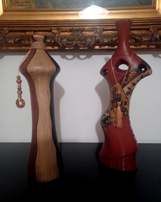 Coppia di vasi in terracotta decorata 
