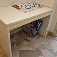 Scrivania Bianca con cassetti