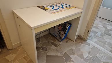 Scrivania Bianca con cassetti