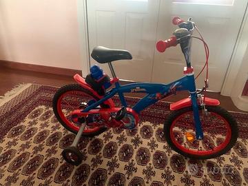 Bici Spiderman 16” (4-7 anni) con casco Spiderman