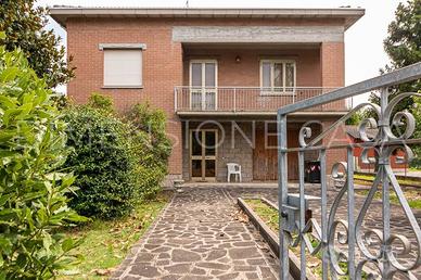 Villa di 188 m² con più di 5 locali e box auto a C