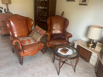 Coppia poltrone in vera pelle stile classico