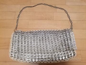 Borsa fatta a mano con linguette di lattine