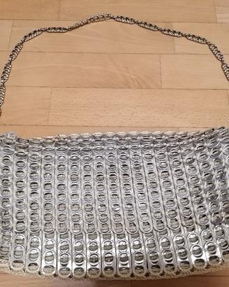 Borsa fatta a mano con linguette di lattine