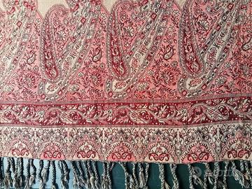 La bellezza della tradizione nei fili del Termeh