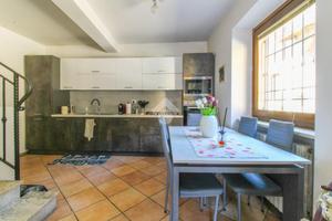 CASA SEMINDIPENDENTE A ODOLO