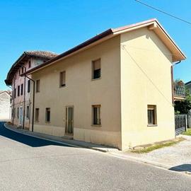 Casa in linea di testa tricamere