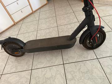 Monopattino Elettrico XIAOMI 4 PRO Gen2 nero 10"