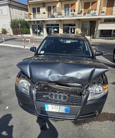 Venfo Audi A4 avant  incidentata 