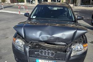 Venfo Audi A4 avant  incidentata 