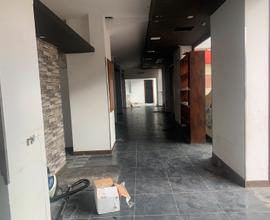 Locale commerciale 120 mq con ampio spazio esterno