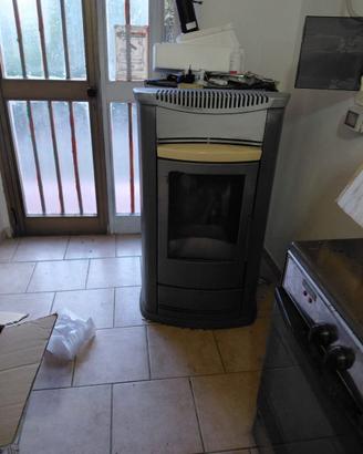 stufa a pellet del marchio Edilkamin, 12 kw