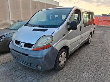 Renault Trafic anno 2004 ricambi usati