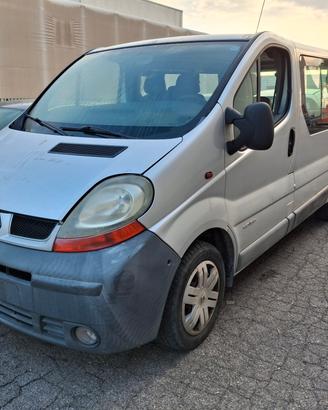 Renault Trafic anno 2004 ricambi usati