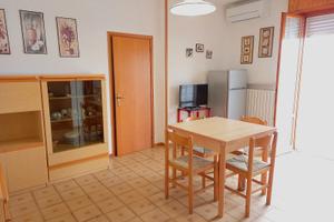 Lido Adriano, ampio appartamento a 50 m dal mare