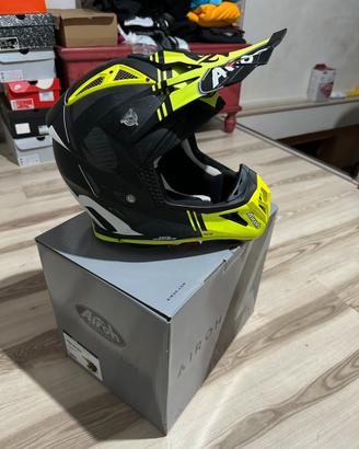 Airoh Aviator 2.3 Fame Yellow Gloss S - Casco Off Road Con Carbon Kevlar E Sistema AMS2