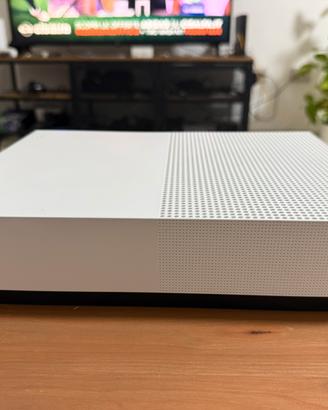 XBOX ONE S DIGITAL + 2 controller