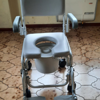 Comodina sedia doccia per disabili