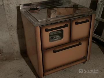 Stufa usata pochissimo con tubi in porcellanato