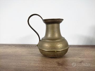 brocca vintage in ottone