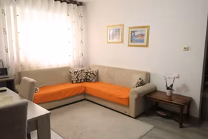 Appartamento di 80 m² con 4 locali e box auto a Lo