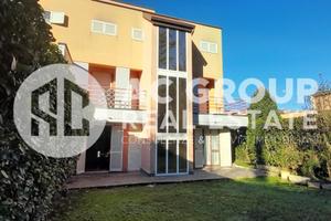 Cesate - villa a schiera di testa con giardino