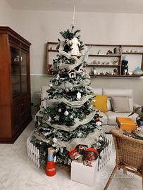 Albero di Natale sintetico con neve finta