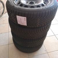Gomme invernali Pirelli su cerchio VW Golf