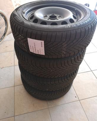 Gomme invernali Pirelli su cerchio VW Golf